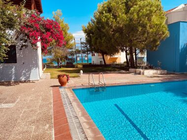 Furnished townhouse in a beautiful complex. Pefkohori.