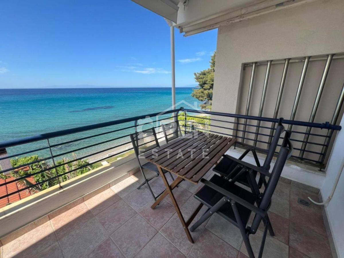 SALTY BEACH STUDIO IN MOLA KALYVA