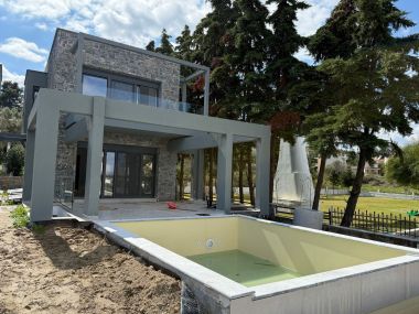 TWO LUXURY VILLAS IN POLIHRONO