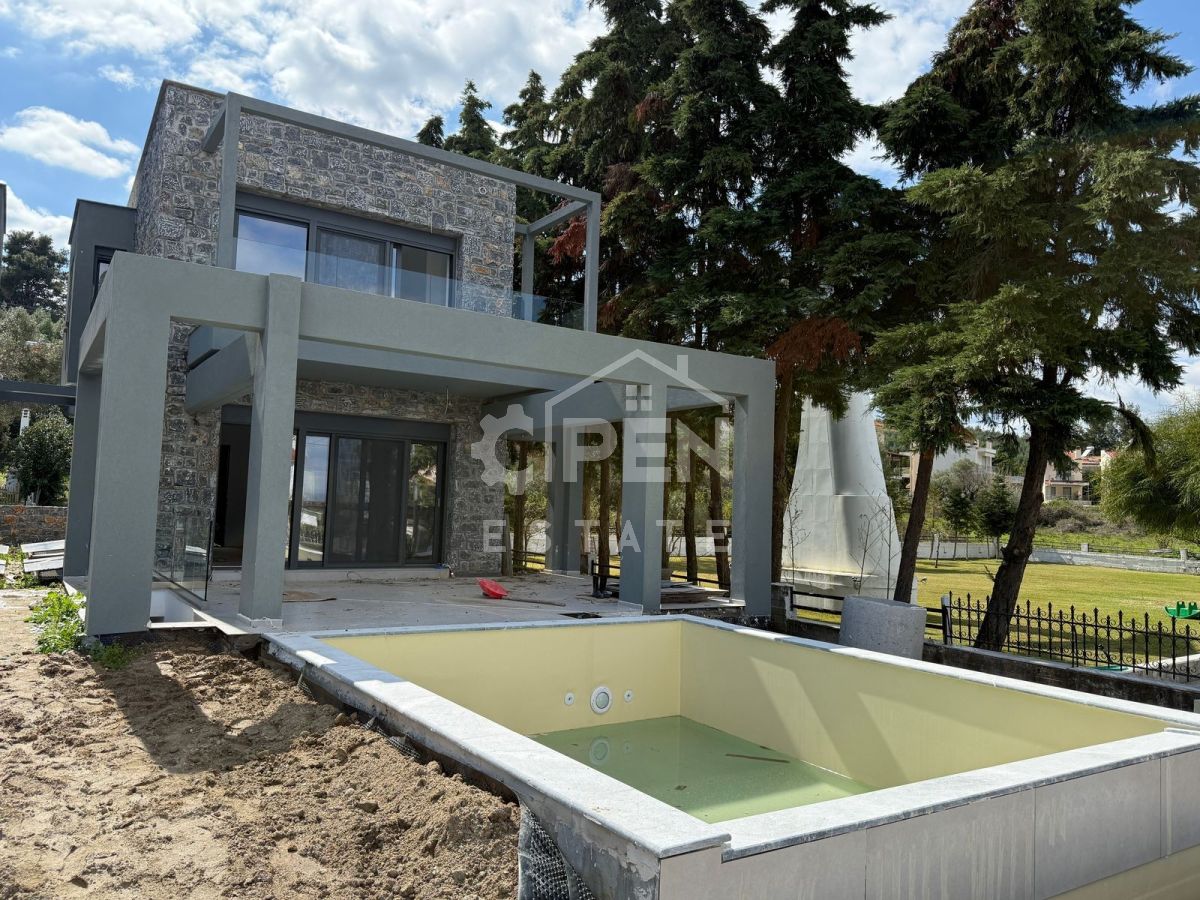 TWO LUXURY VILLAS IN POLIHRONO