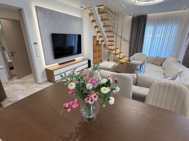 LUXURIOUS FURNISHED APARTMENT. PEFKOHORI.