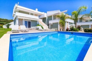 Villa Baycasa in front of the beach. Nea Skioni.